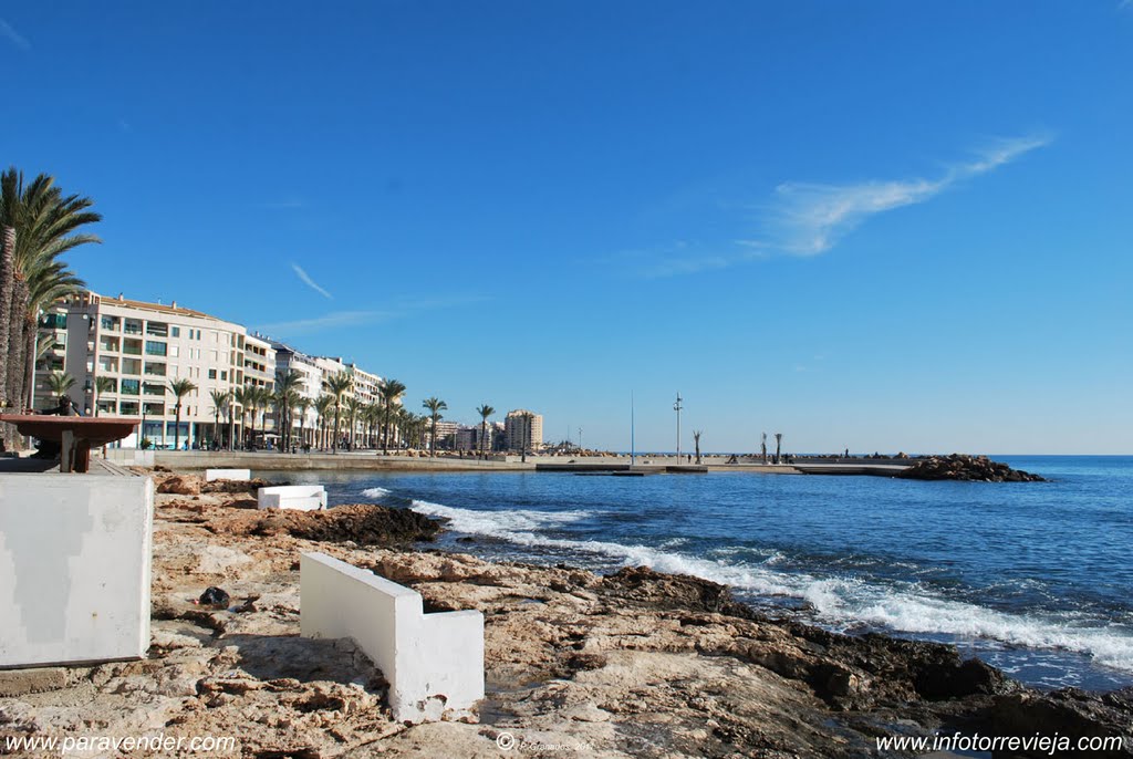 Paseo Rafael Aparicio, Torrevieja, en las rocas frente al principio de la calle Zoa by Francisco Granados