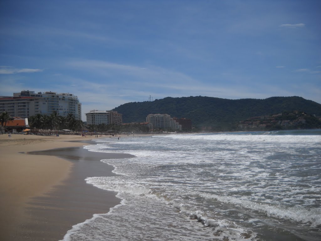 Ixtapa beach by Travel