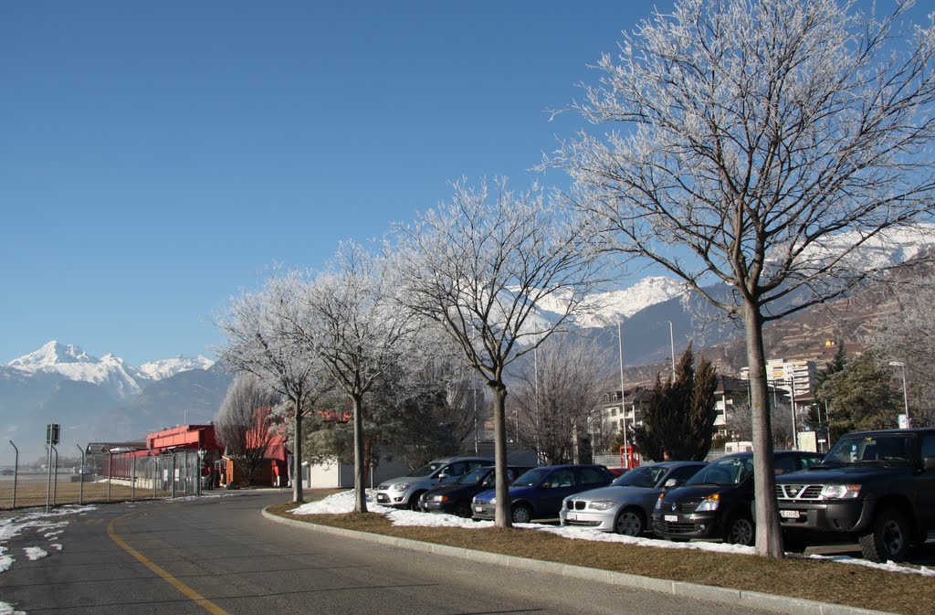 Sion - aéroport civil dans la lumière de décembre by Charly-G. Arbellay