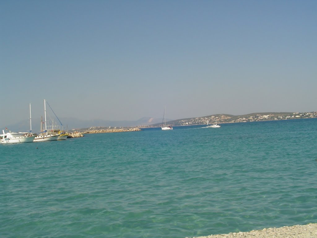 Çeşme, İzmir, Turkey by Serdar Tür