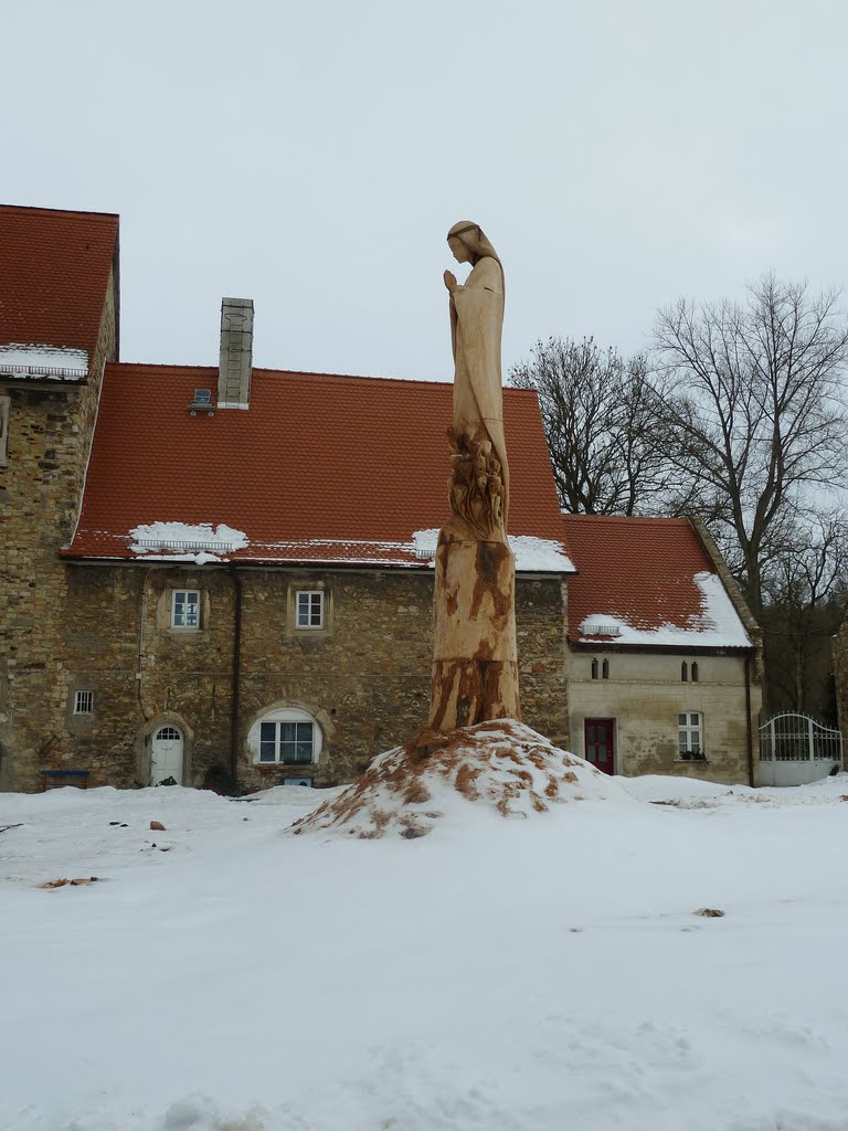 Holzskulptur, Schlosshof Schochwitz by matmicpic