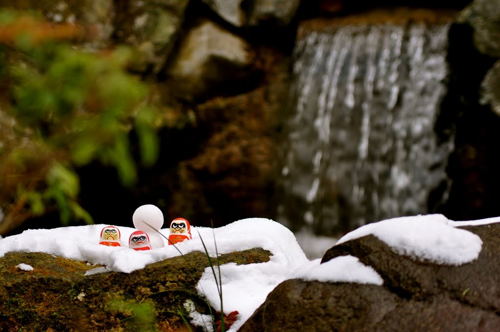 Daruma Dolls with The Snowman by M.KJ