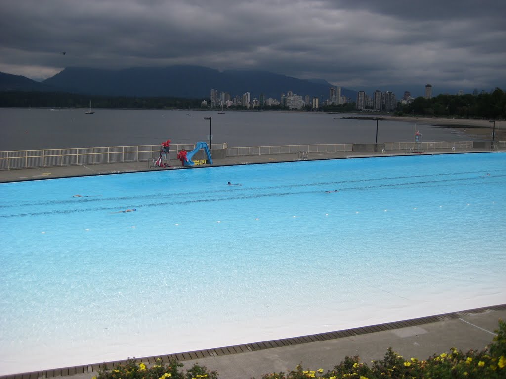 Se aproxima una tormenta sobre Kitsilano Pool by R Melgar