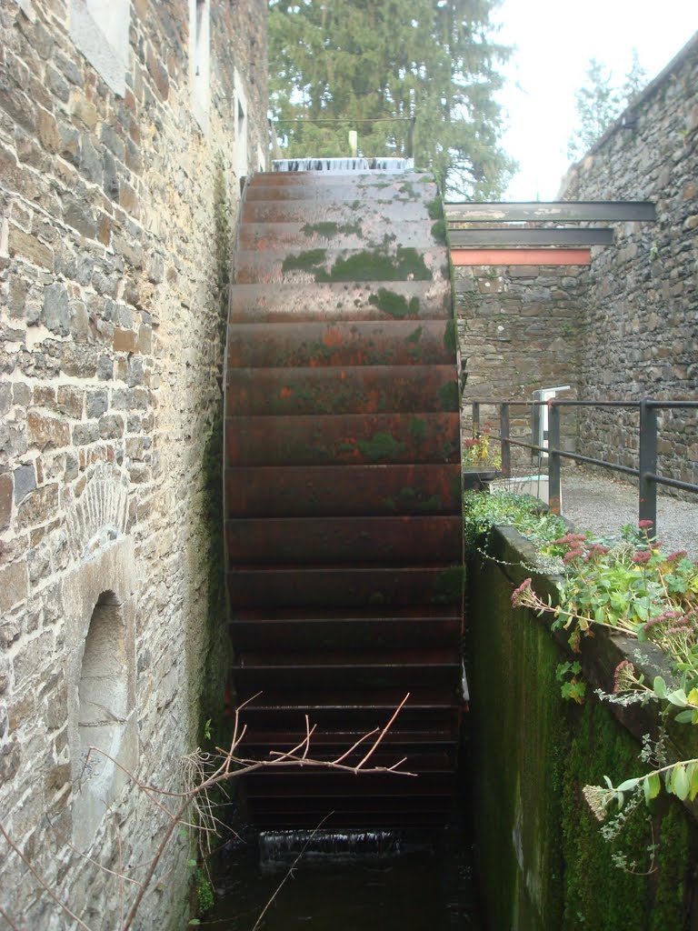 Roue du moulin de l'abbaye de Val-Dieu by okapi07