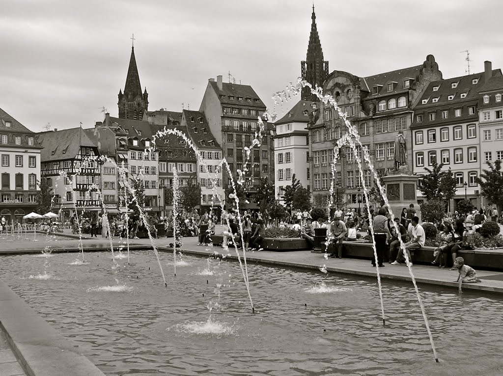 Fountain in Place Kleber - Strasbourg by Roberto Lo Savio