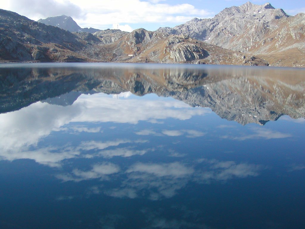 Ticino - Lo specchio del lago Narét by ventofreddo