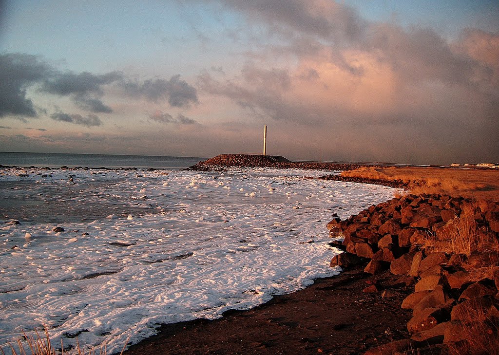 Wybrzeże k/Reykjavíku by Paweł Páll Ævar