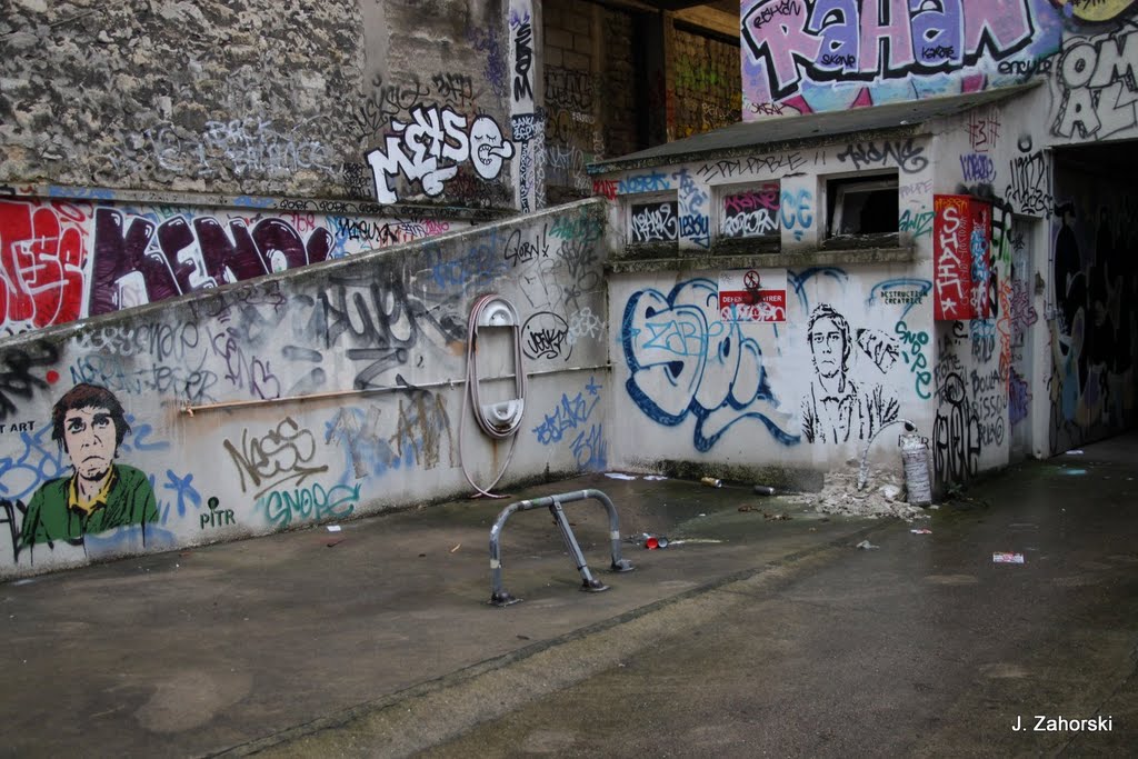 Père-Lachaise, 75020 Paris, France by jeremie.zahorski