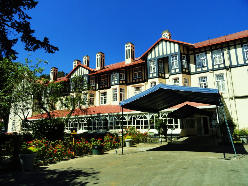 Grand Hotel - Nuwara Eliya by Abdul Razzak Lakhani