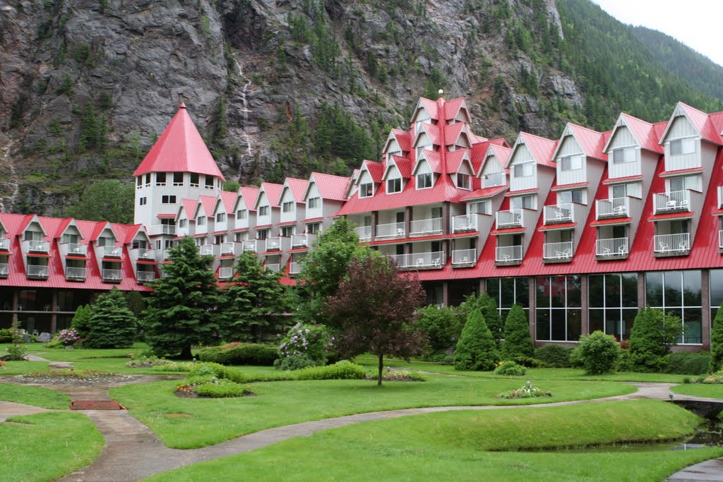 El Tree Valley Chateau Hotel, junto a la ruta transcanadiense HWY1, cerca de Revelstoke by R Melgar