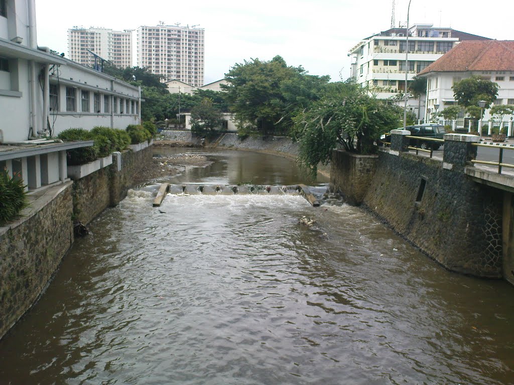 Sungai ditengah kota by paepy2864