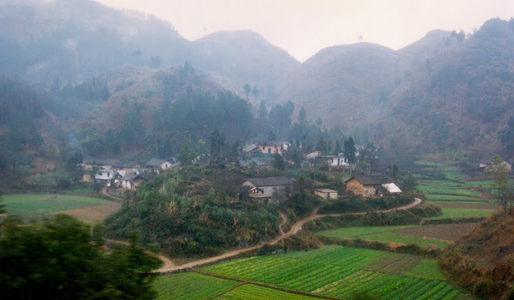 Closer to Guilin by train by snucklepuff