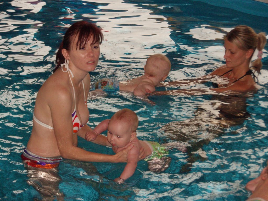 Baby swimming 2 09.2007 by Pavel Titl