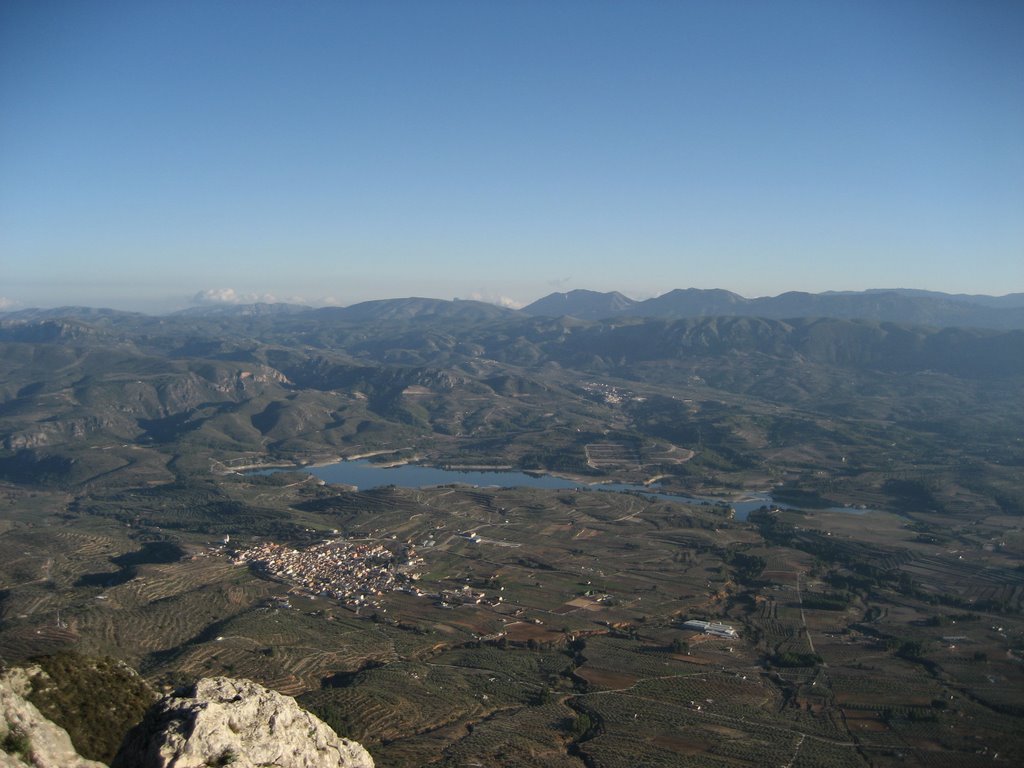 Pujada al Benicadell 15 (Vista del pantà de Beniarrés) by cerilet