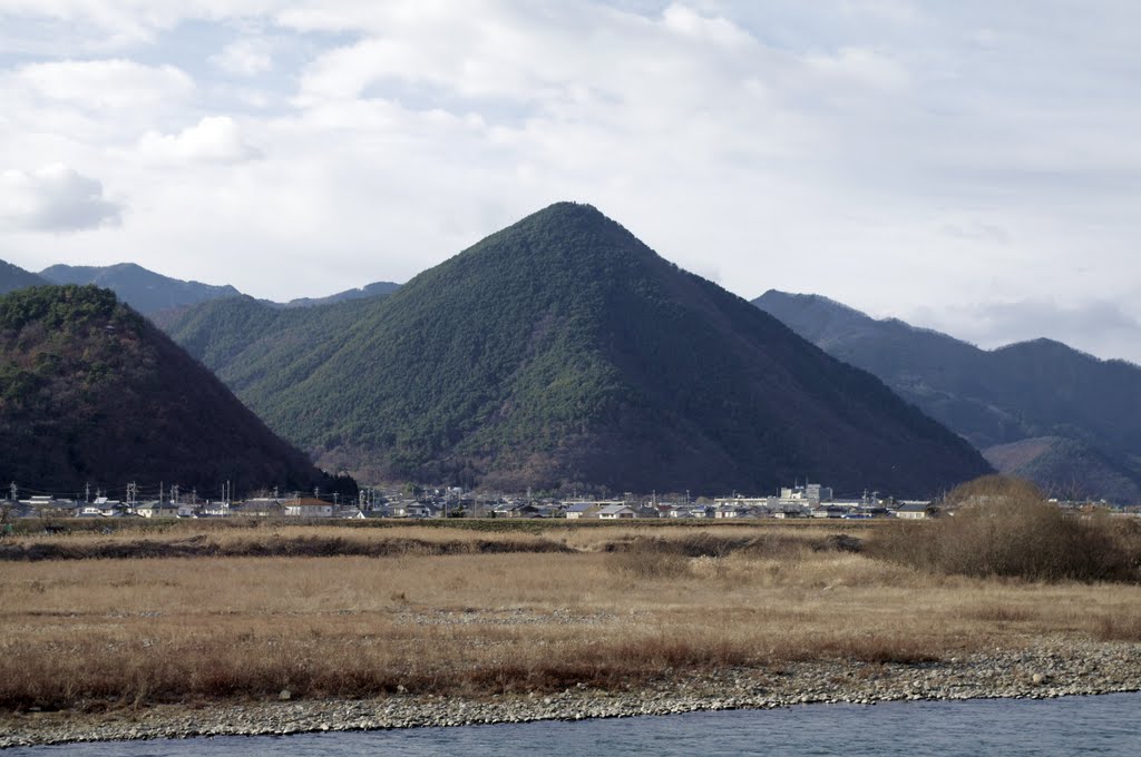 坂城町南条 千曲川と岩井堂山 by makkisse999