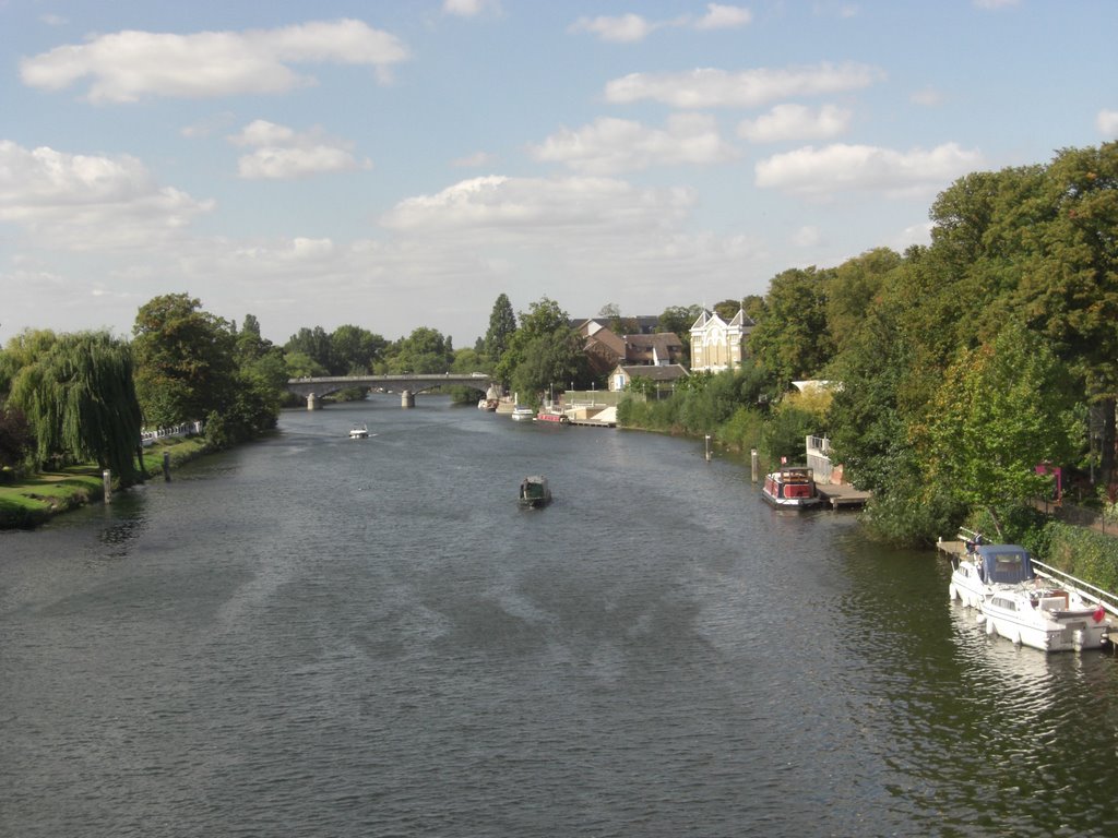 The river Thames looking towards Staines bridge from the railway bridge by gteapot