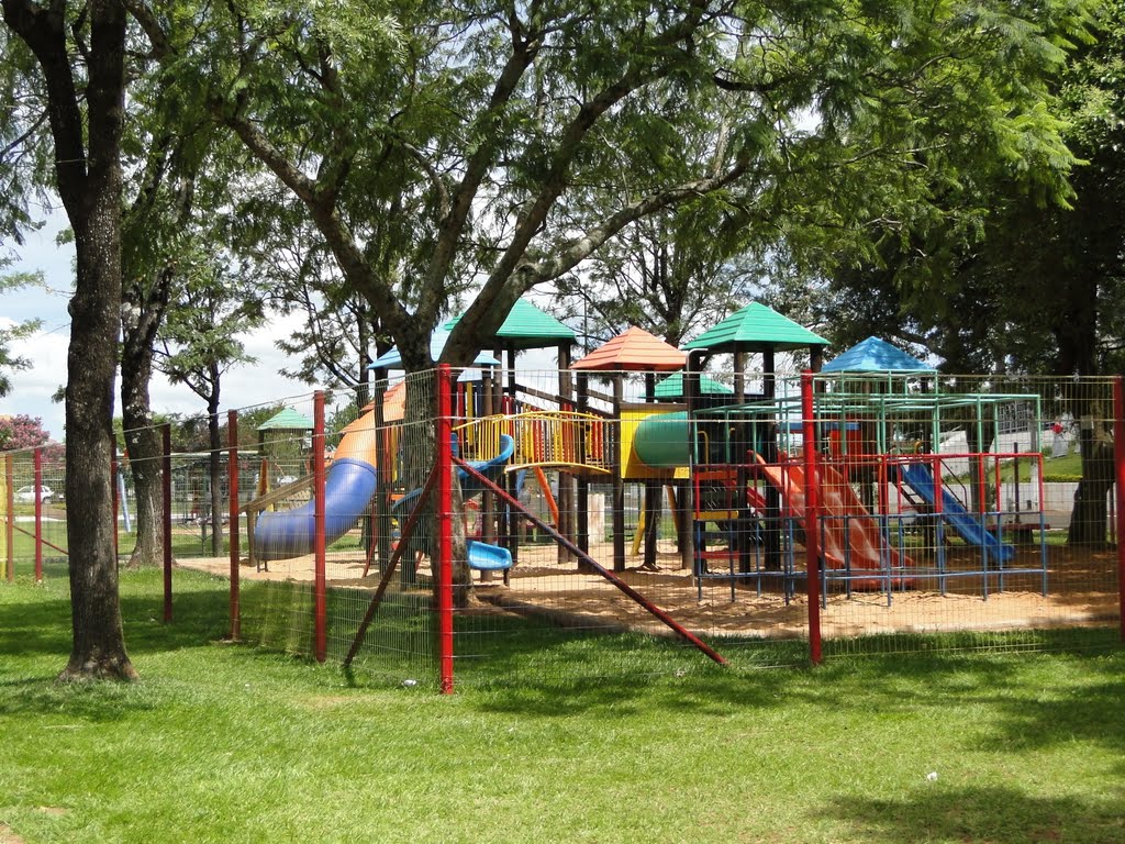 Parque infantil em Guaraniaçu, PR. by Ricardo Mercadante