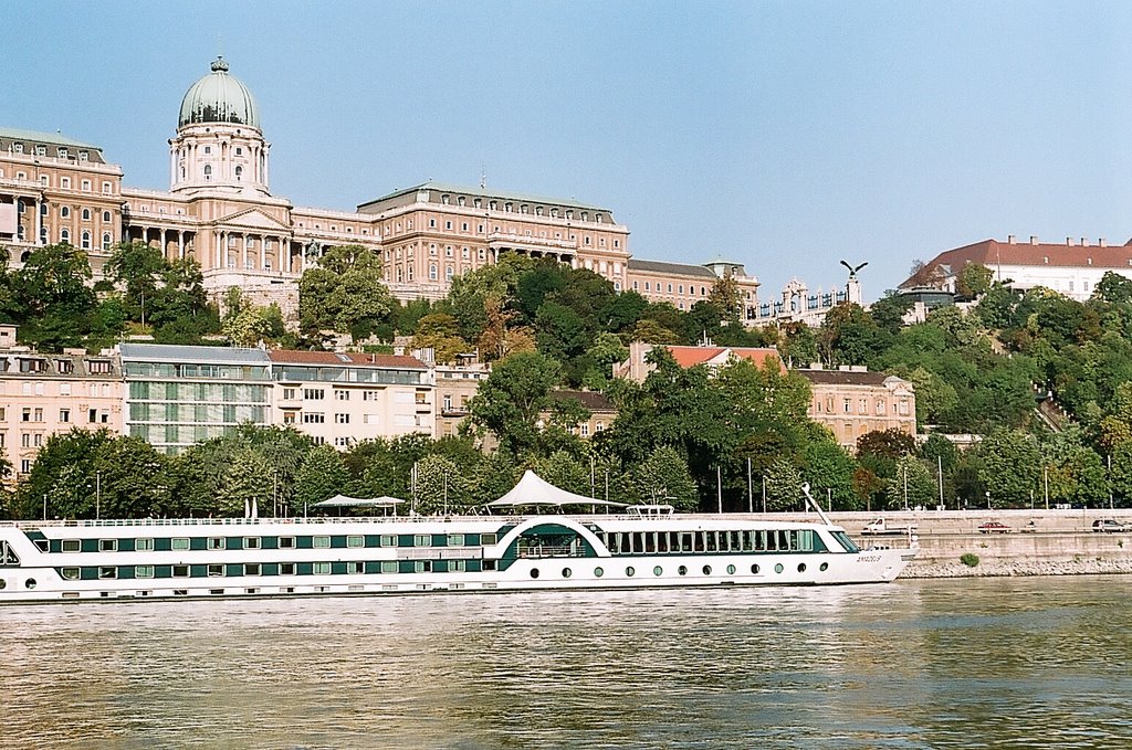 Budapest, Víziváros, 1011 Hungary by adyson