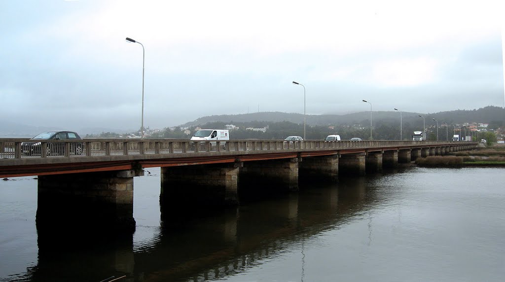 Ponte sobre o sapal e foz do Rio Coura by R.F.Rumbao