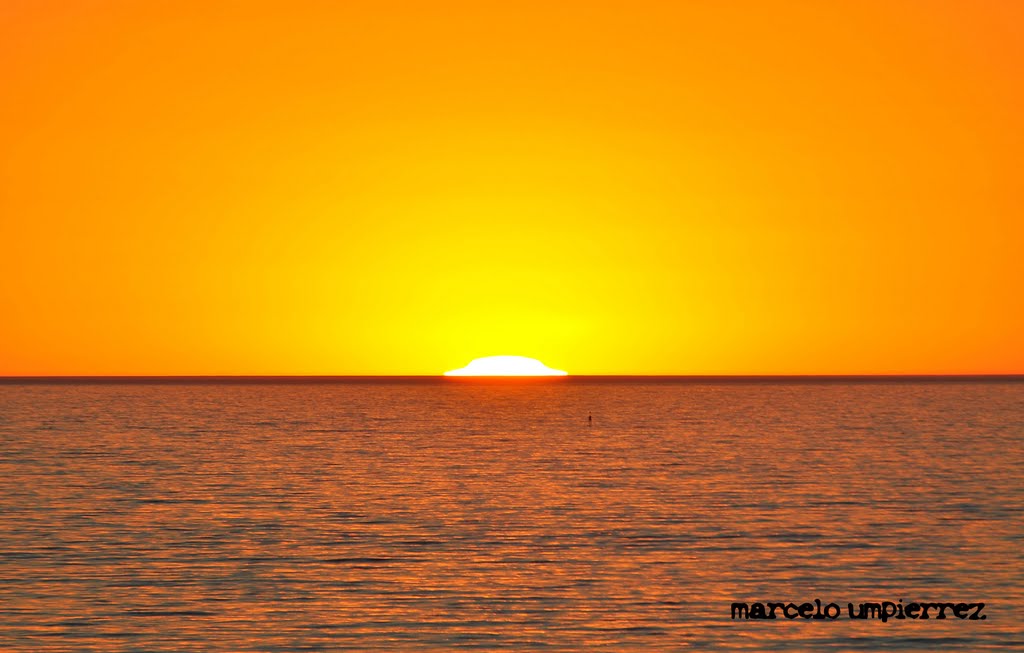 Puesta de Sol Playa Mansa Punta del Este by Marcelo Umpierrez