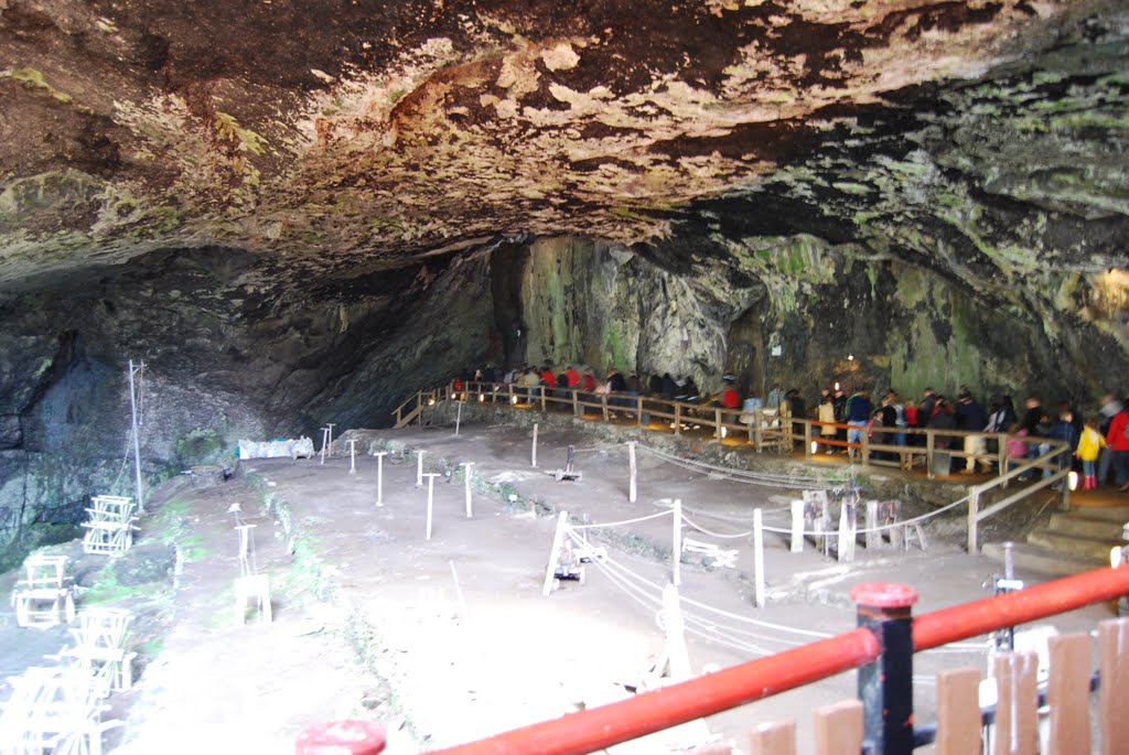 Peak Cavern,Peak District.England by Adixas