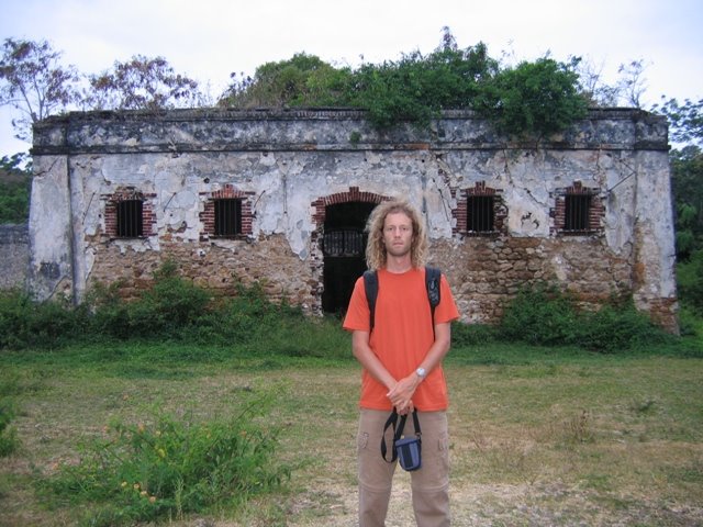 Tobi and the ruins - Isle des pins by MiToLu