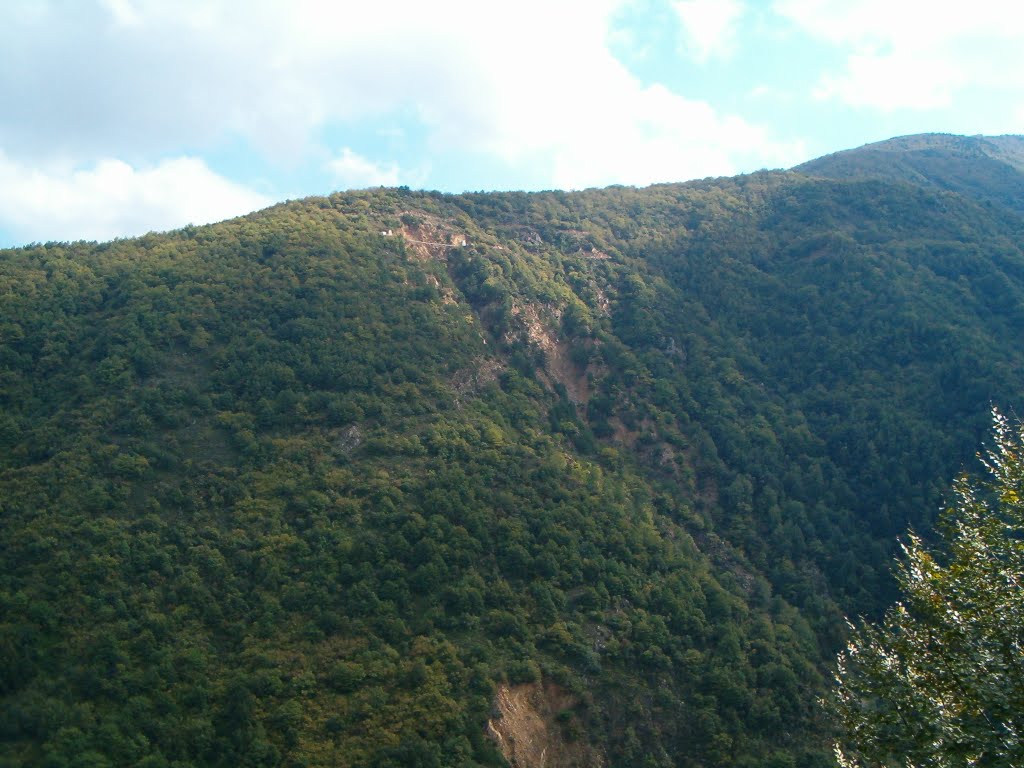 BURSA, Gökdere Vadisi, Kadıyayla Yamaçlarında Şehir Suyu Şebeke Tesisleri Görülmektedir. by Yılmaz Uzer - Bursa