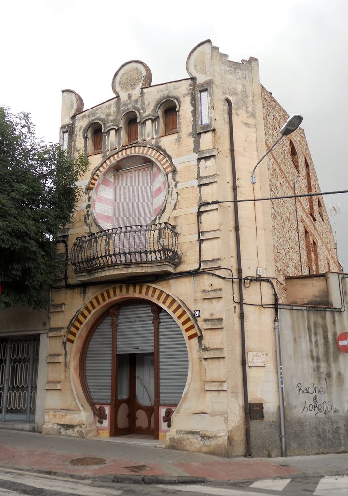 Castellar del Vallès: botiga Anastasi Miralles by Pedro Salcedo i Vaz