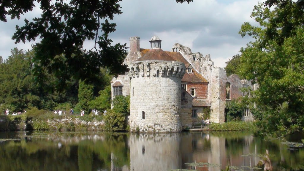 Scotney Castle by Chris Manuell