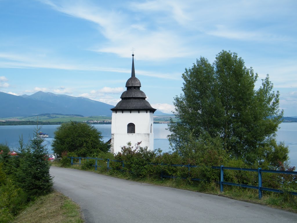 Liptovská Mara-kostolík by Peter A.