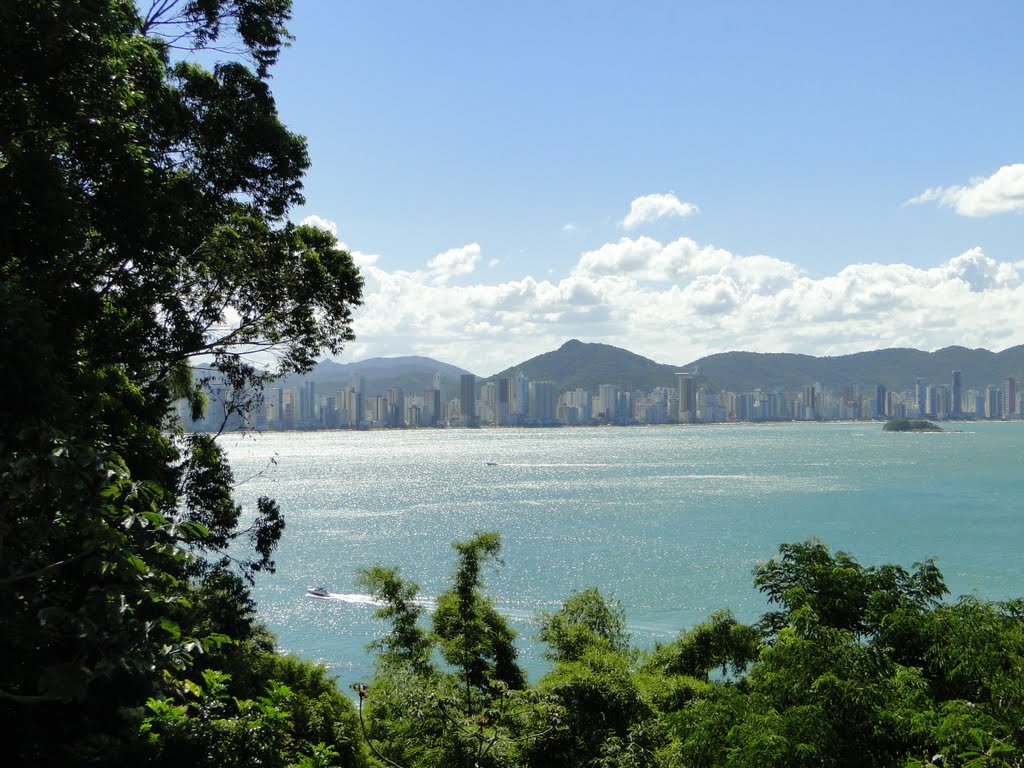 Balneário Camboriú by wiliamrode