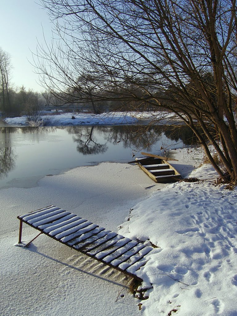 Loď a molo u mlýna Valcha v Soběslavi - Boat and jetty at the mill Valcha in Soběslav by Tomas K☼h☼ut