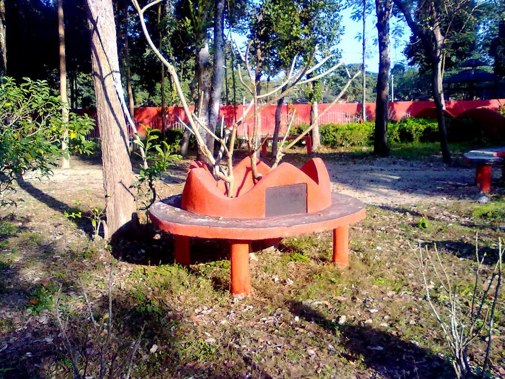 A typical seating bench in the Maha Payan Khetra Park by RajaSimsDutta