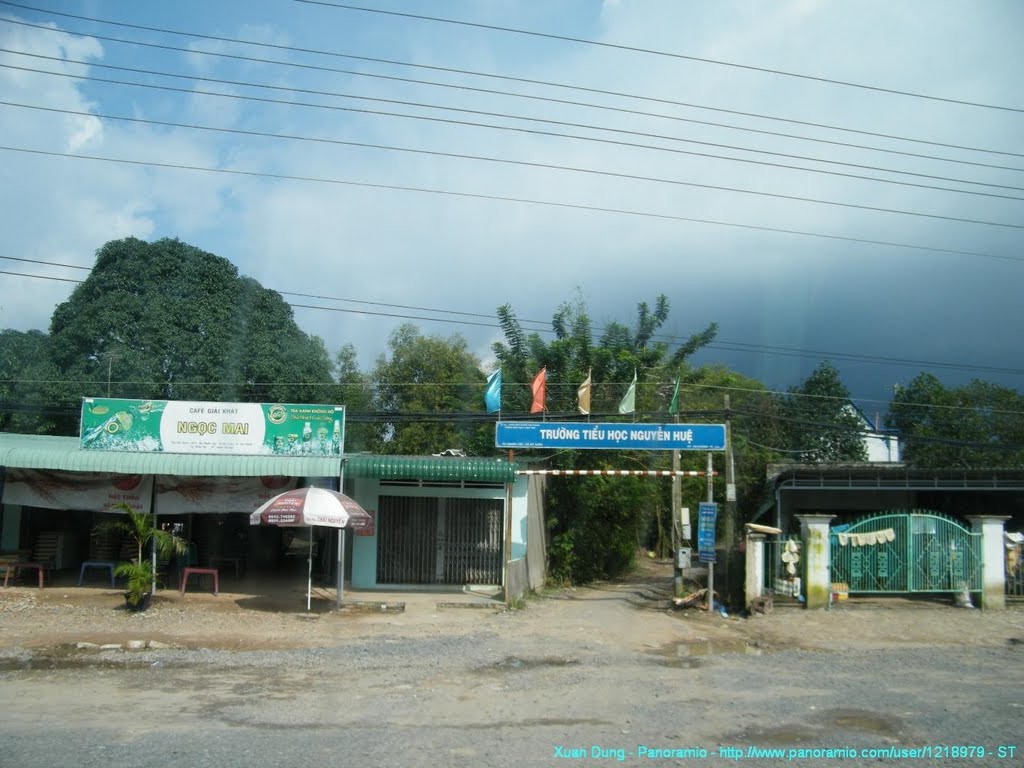 Trường Tiểu học - Nguyễn Huệ - School by Vietnam Atlas