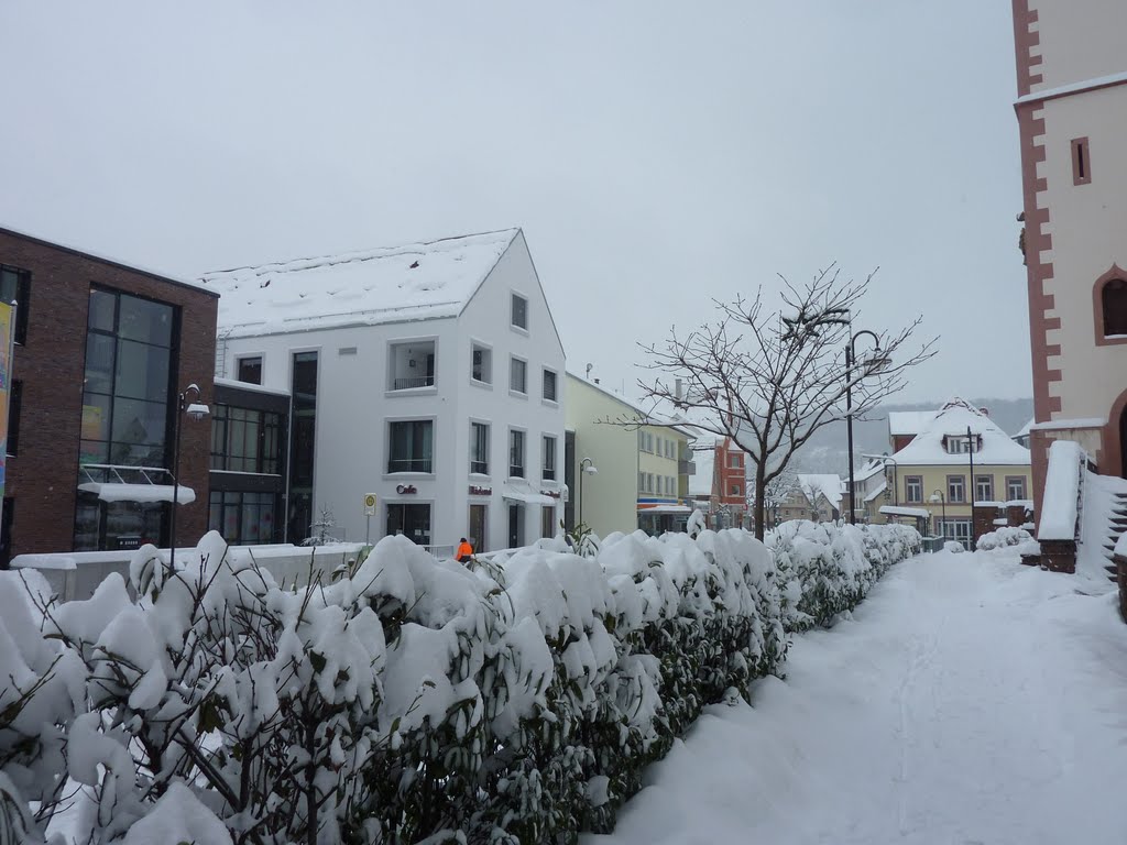 Nieferns "Neue Mitte, altes Rathaus und Turm der Evangelischen Kirche by Panzerknacker