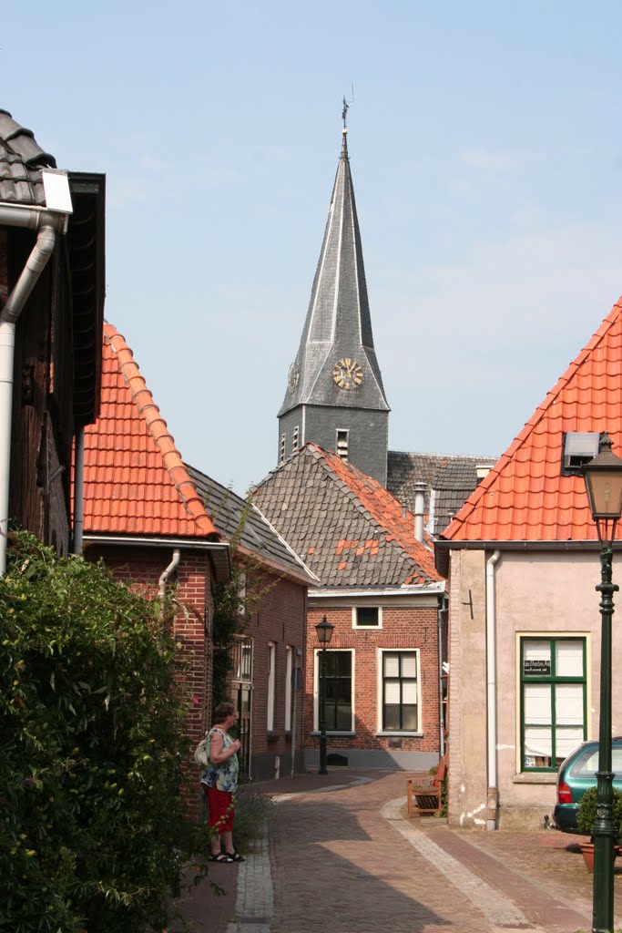 Die St.-Joris-Kirche, schiefer gedeckter Spitzturm by ReinhardKlenke