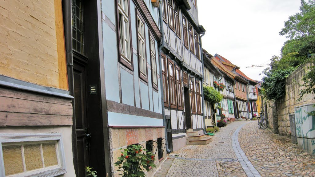 Quedlinburg: vicoli - Quedlinburg: small streets - 奎德林堡：亡靈 by Tonino Minissale