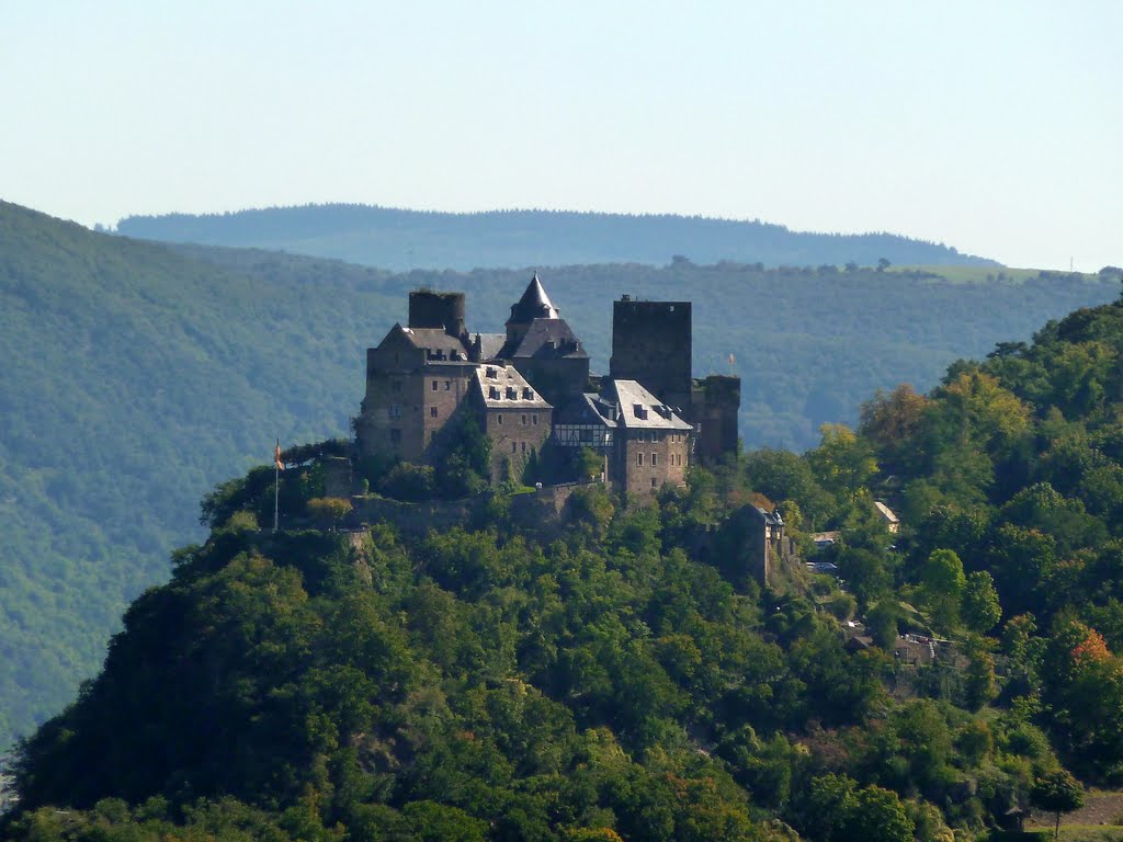 Die Schönburg bei Oberwesel vom Günderodehaus aus gesehen by padrei