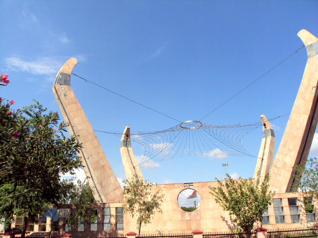 Alien station in front of Jammu Rly Station by Prıyansh Gupta