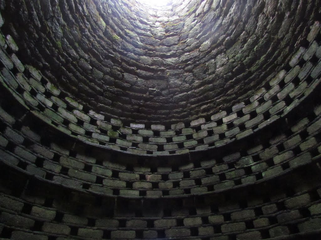 PLOUARZEL - intérieur du pigeonnier de Lanhalla by Claudine Cabon Rouzi…