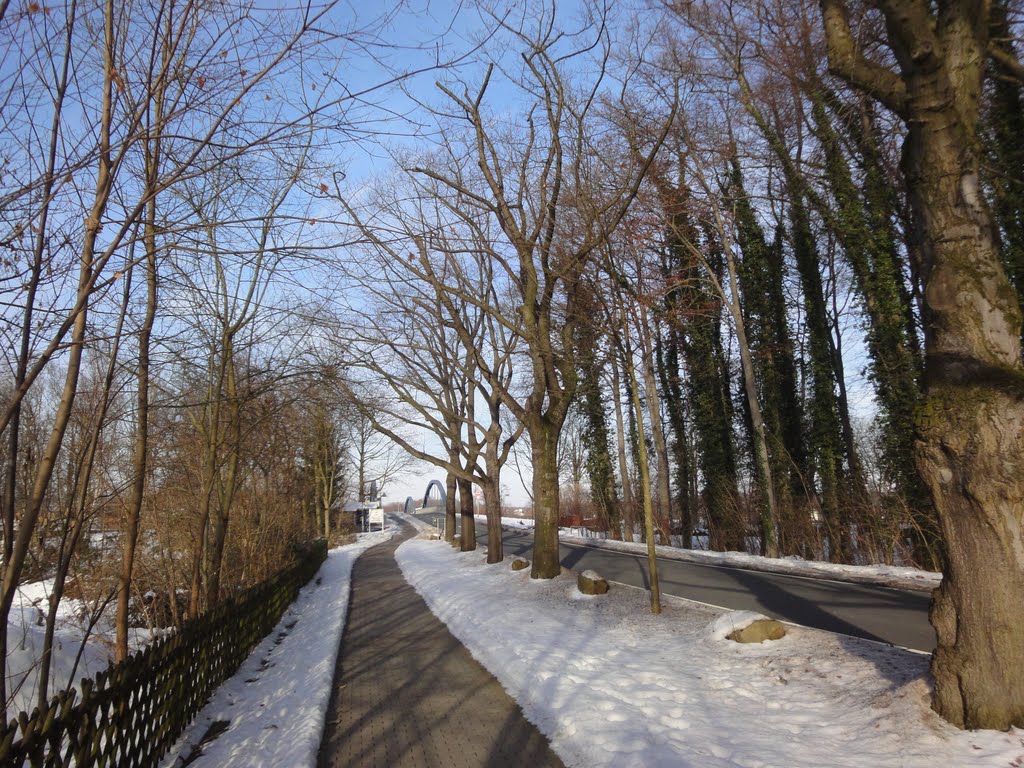 Fußweg an der Fährstraße im Winter 2011 by Foto Fitti