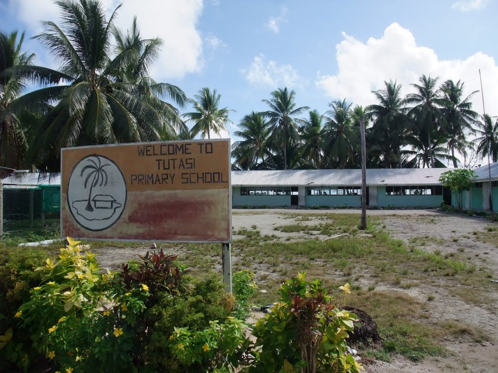 Tutasi Primary School, Nukufetau, Tuvalu 2009 by Temata Shozo