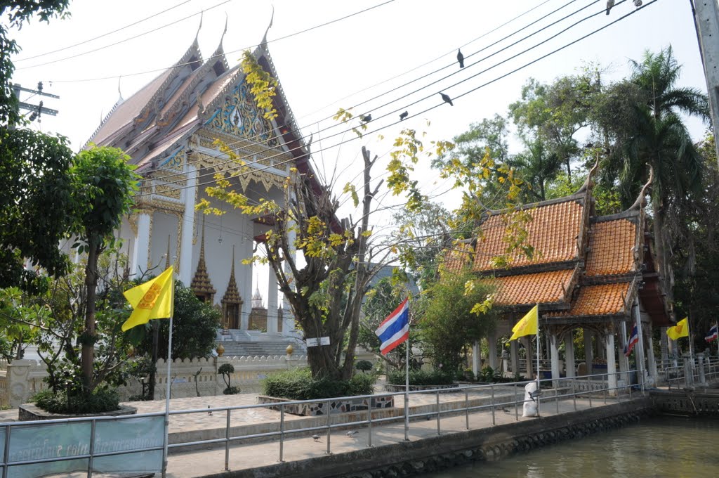 Wat-Chaiyaphruck Temple by dok12345