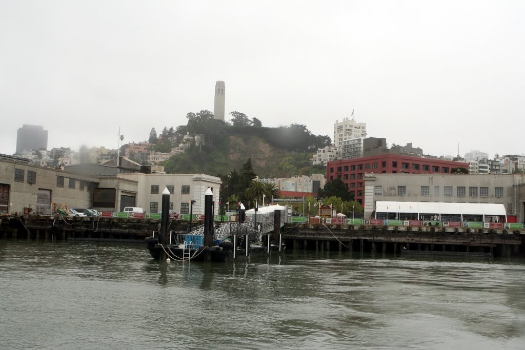 Coin Tower desde el ferry a la isla de Alcatraz by R Melgar