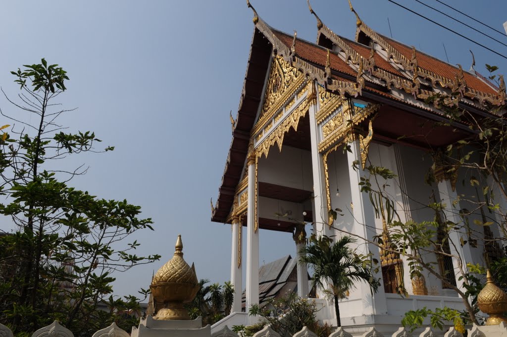 Wat-Chaiyaphruck Temple by dok12345