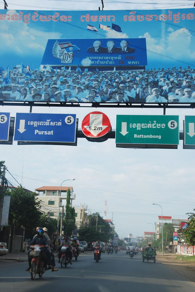 Phsar Toch, Phnom Penh, Cambodia by Vichheka SOK