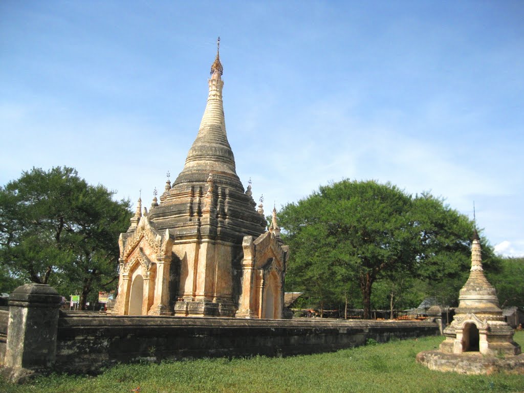 Beautiful temple at the Tharaba Gate by Anuar T