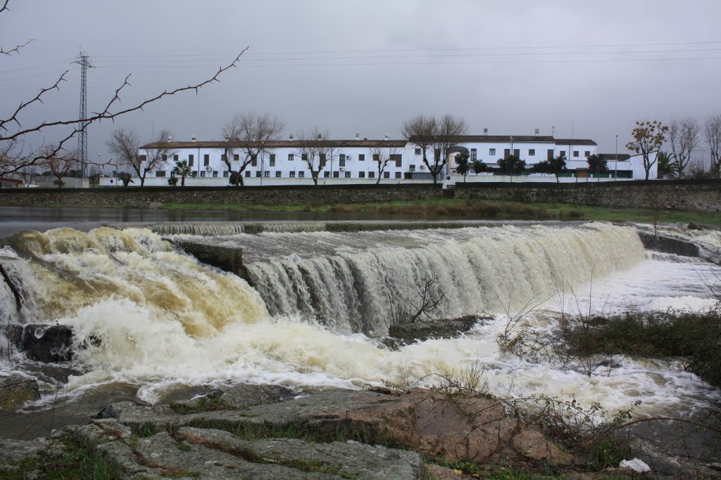 Presa de Rio Pontones (Arriba) by Chuvy