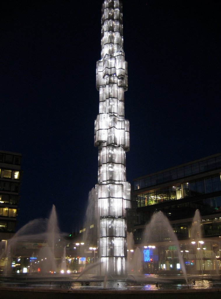 Stoccolma - Piazza Sergel (Sergels torg) - Notturna by giacomofresi