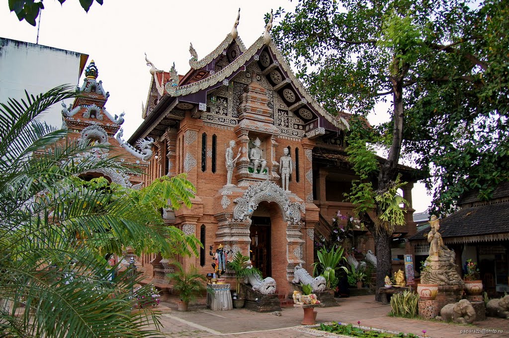 Thailand Chiang Mai Wat Lok Molee by Paparazzi Stas